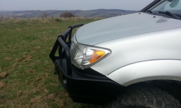 Захисна дуга переднього бампера Toyota Hilux (2004-2011) фото