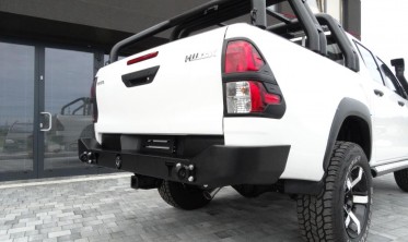 Силовой задний бампер Toyota Hilux (2016-...) корткий фото