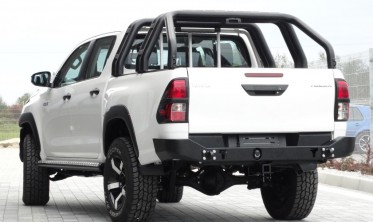 Силовой задний бампер Toyota Hilux (2016-...) корткий фото