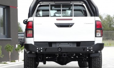 Силовой задний бампер Toyota Hilux (2016-...) корткий фото