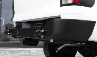 Силовой задний бампер Toyota Hilux (2016-...) корткий фото