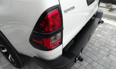 Силовой задний бампер Toyota Hilux (2016-...) корткий фото