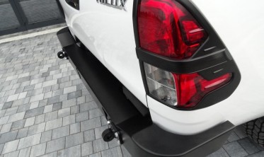 Силовой задний бампер Toyota Hilux (2016-...) корткий фото