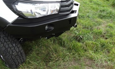 Силовой передний бампер Toyota Hilux (2016-...) фото