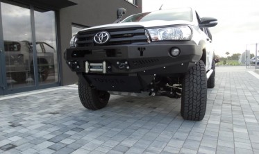 Силовой передний бампер Toyota Hilux (2016-...) фото