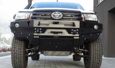 Силовой передний бампер Toyota Hilux (2016-...) фото