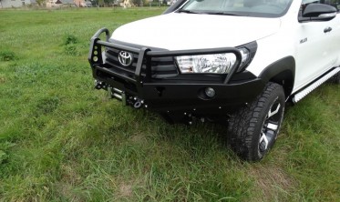 Захисна дуга переднього бампера Toyota Hilux (2016-...) фото