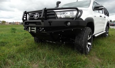 Захисна дуга переднього бампера Toyota Hilux (2016-...) фото