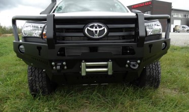 Захисна дуга переднього бампера Toyota Hilux (2016-...) фото