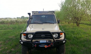 Защитная дуга для силового бампера Toyota Land Cruiser HZJ 71 1984-2006 фото