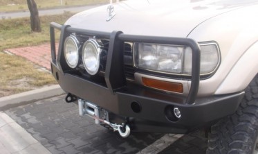 Защитная дуга к силовому бамперу Toyota Land Cruiser J80 фото