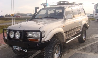 Защитная дуга к силовому бамперу Toyota Land Cruiser J80 фото