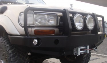 Защитная дуга к силовому бамперу Toyota Land Cruiser J80 фото