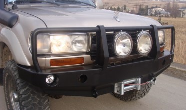 Защитная дуга к силовому бамперу Toyota Land Cruiser J80 фото