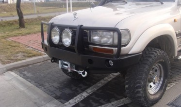 Защитная дуга к силовому бамперу Toyota Land Cruiser J80 фото