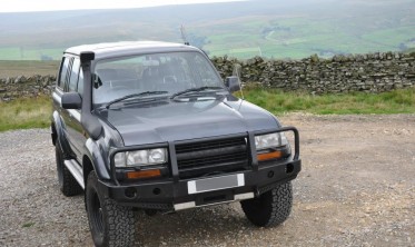 Защитная дуга к силовому бамперу Toyota Land Cruiser J80 фото