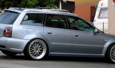 Накладки на пороги Audi RS4 в кузове B5 фото