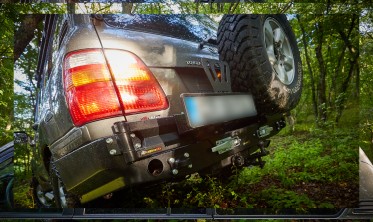 Кріплення каністри Toyota Land Cruiser J100, 105 фото