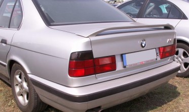 Спойлер кришки багажника BMW E34 на ніжках фото