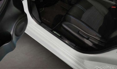 Захисні накладки на пороги з емблемою E-Power для Nissan Leaf 2 фото