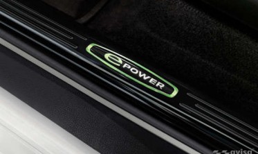 Захисні накладки на пороги з емблемою E-Power для Nissan Leaf 2 фото