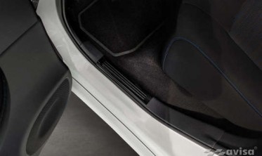 Захисні накладки на пороги з емблемою E-Power для Nissan Leaf 2 фото