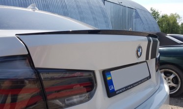 Спойлер багажника BMW F30 стиль M3 черный треснутый фото