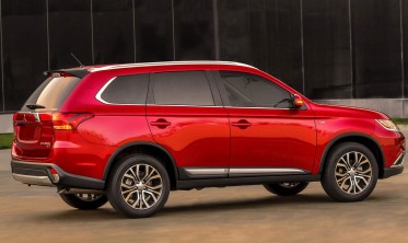 Спойлер крышки багажника Mitsubishi Outlander III короткий фото