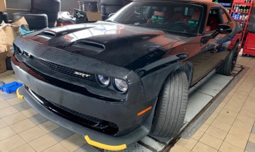 Бампер передний Dodge Challenger HELLCAT Style фото