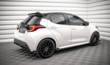 Боковые листвы + накладки на пороги Toyota Yaris Mk4 вер. 1 фото