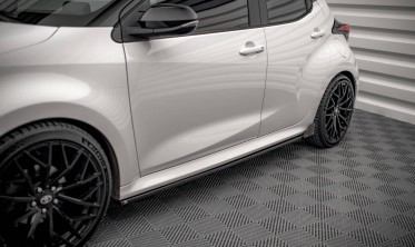 Боковые листвы + накладки на пороги Toyota Yaris Mk4 вер. 1 фото