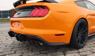 Дифузор заднього бампера Ford Mustang Competition style фото