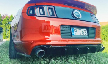 Дифузор заднього бампера Ford Mustang (2013-2014) Competition Style фото