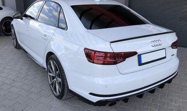 Накладки боковые (уголки) заднего бампера Audi A4 B9 S-line фото