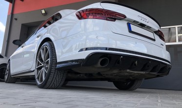 Накладки боковые (уголки) заднего бампера Audi A4 B9 S-line фото