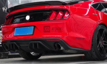 Дифузор заднього бампера Ford Mustang RTR style фото