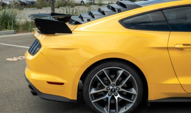 Накладка-жалюзи на заднее стекло Ford Mustang Ik-style фото