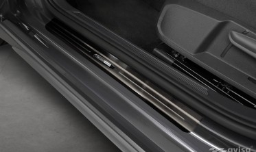 Чорні захисні накладки на внутр. пороги Volkswagen Taigo фото
