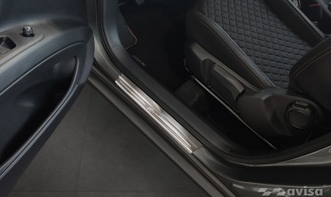 Захисні накладки на порожки з нержавіючої сталі Toyota Aygo X фото