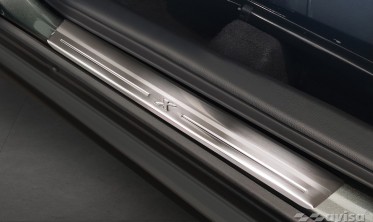 Захисні накладки на порожки з нержавіючої сталі Toyota Aygo X фото