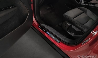 Защитные накладки на внутренние порожки Volvo XC40 фото