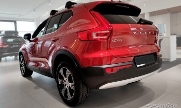 Защитные накладки на внутренние порожки Volvo XC40 фото
