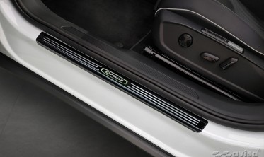Захисні накладки на пороги з емблемою E-Power для Volkswagen ID.5 фото