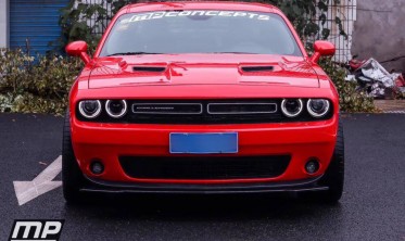 Дифузор на передній бампер Dodge Challenger (2015-2021 sxt) фото