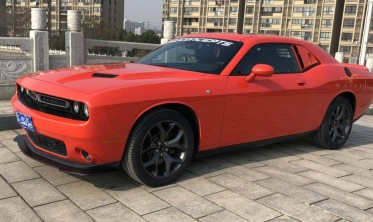 Дифузор на передній бампер Dodge Challenger (2015-2021 sxt) фото
