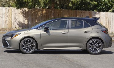 Тюнинговый спойлер на крышку багажника TOYOTA COROLLA XII E21 HATCHBACK фото