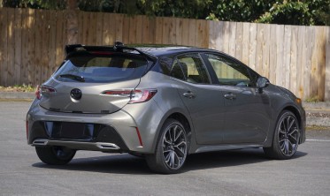 Тюнинговый спойлер на крышку багажника TOYOTA COROLLA XII E21 HATCHBACK фото