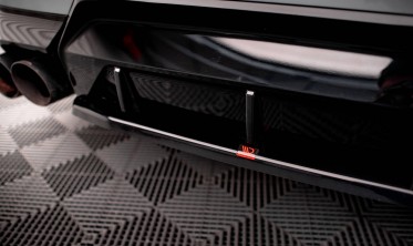 Центральна тюнінг накладка на задній бампер BMW 2 Coupe M240i G42 фото