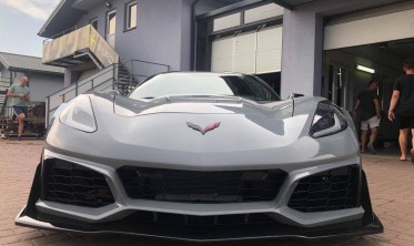 Тюнинговый передний бампер Chevrolet Corvette 2014-2019 zr1 style фото