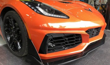Тюнинговый передний бампер Chevrolet Corvette 2014-2019 zr1 style фото